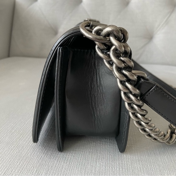 Chanel Small Quilted Boy Bag in Black Calfskin Leather [Authentic] - Picture 4 of 12